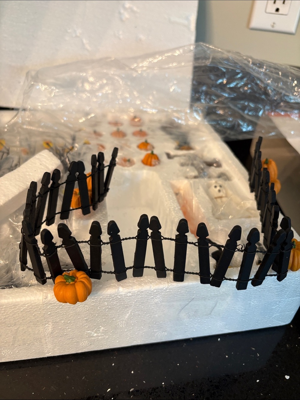 Department 56 Halloween Village Set (set of 24 pieces) Accessories Spooky Cute - Picture 11 of 13